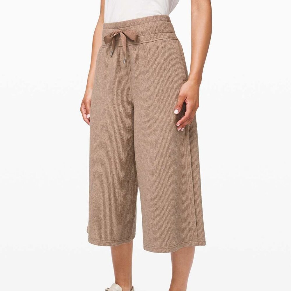 Lululemon Retreat Yourself Crop | Heathered Soft Sand | LW6AWWS